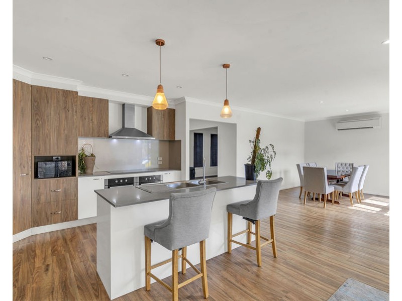 118 Sovereign Drive, Deebing Heights QLD 4306