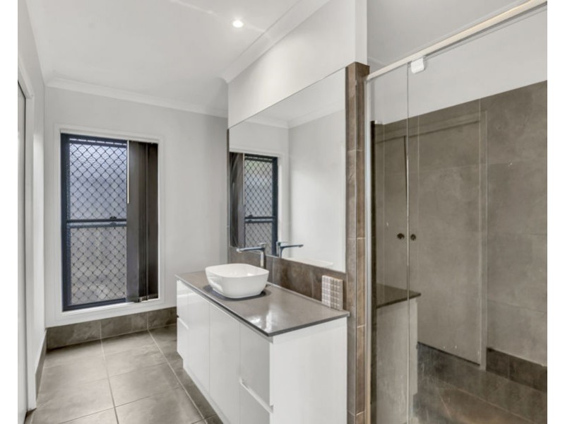 118 Sovereign Drive, Deebing Heights QLD 4306