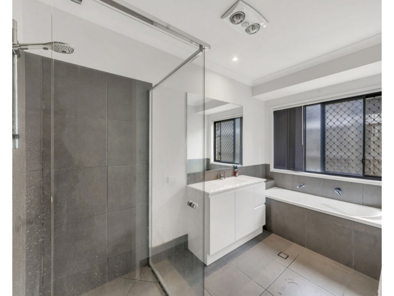 118 Sovereign Drive, Deebing Heights QLD 4306