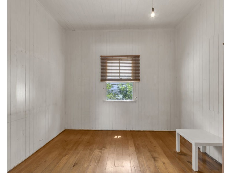 18 Chilcot Street, Silkstone QLD 4304