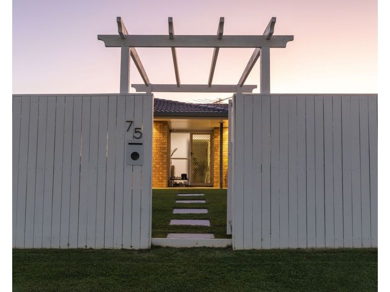 75 Equestrian Drive, Yamanto QLD 4305