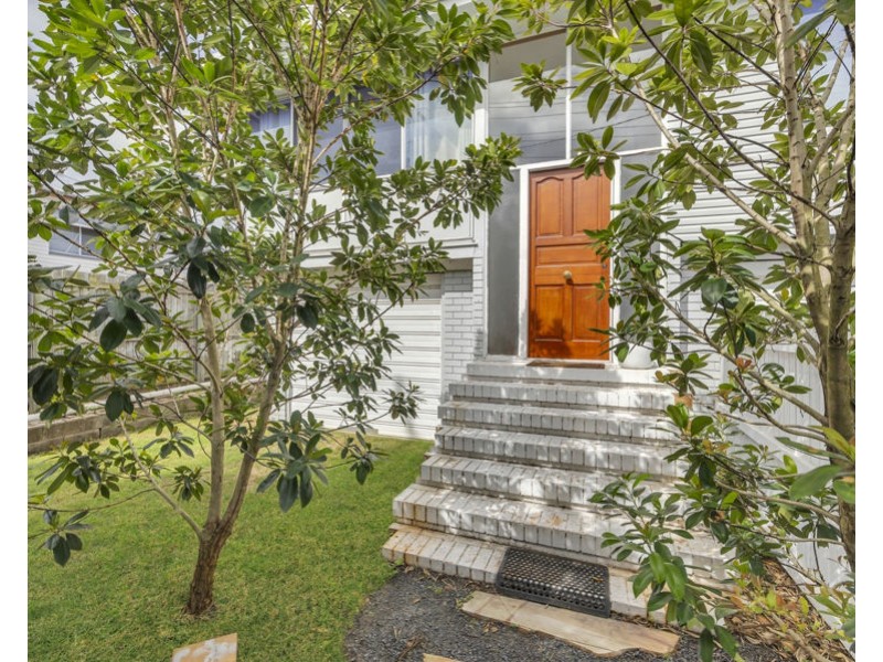 24 Briggs Road, Eastern Heights QLD 4305