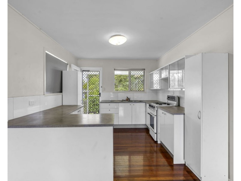 24 Briggs Road, Eastern Heights QLD 4305