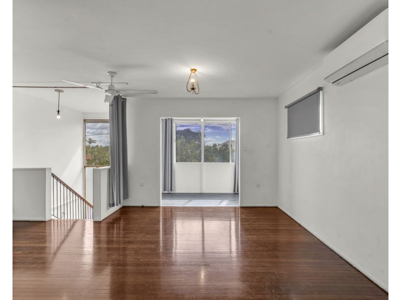 24 Briggs Road, Eastern Heights QLD 4305