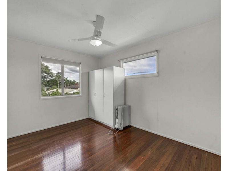 24 Briggs Road, Eastern Heights QLD 4305