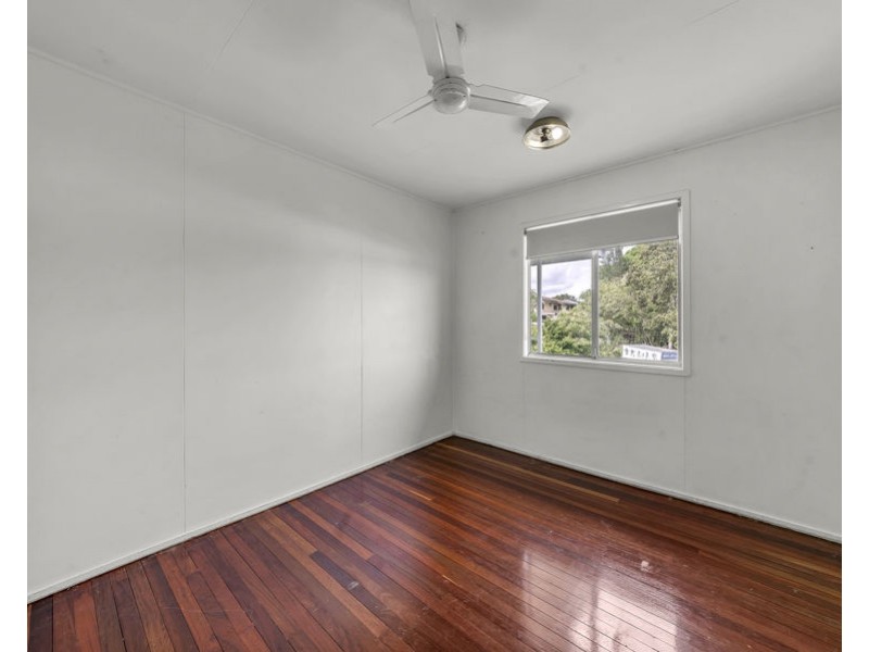 24 Briggs Road, Eastern Heights QLD 4305