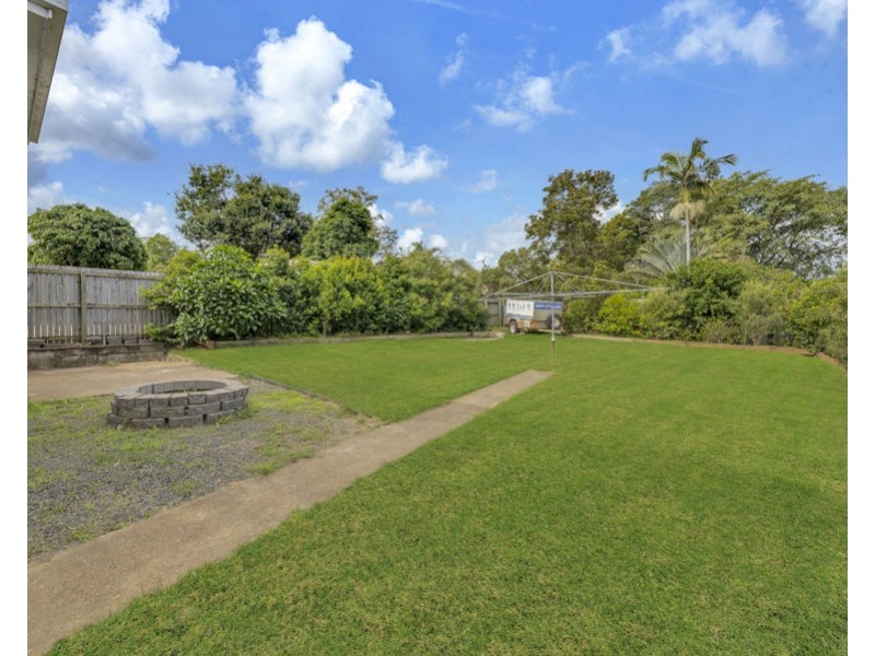 24 Briggs Road, Eastern Heights QLD 4305