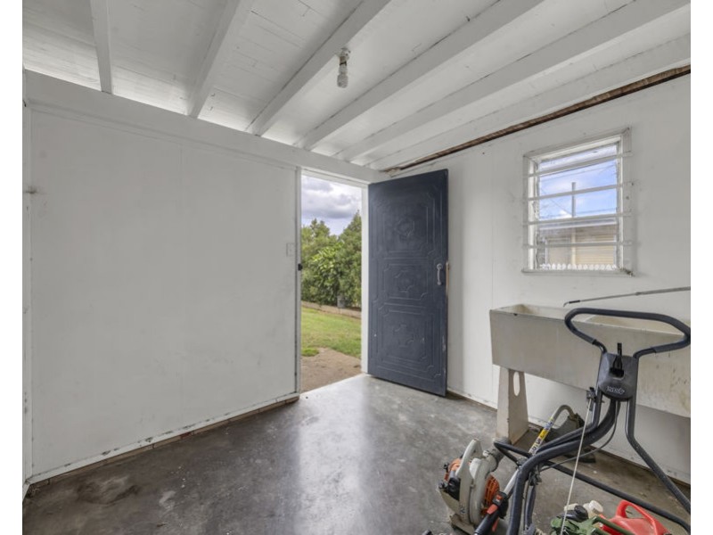 24 Briggs Road, Eastern Heights QLD 4305