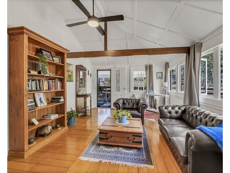 360 Carneys Creek Road, Croftby QLD 4310