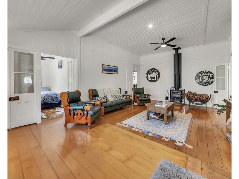 360 Carneys Creek Road, Croftby QLD 4310