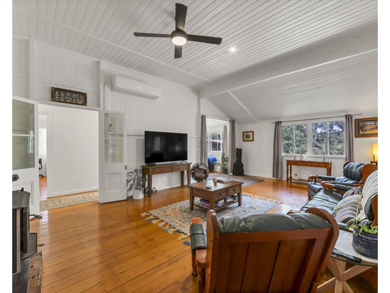 360 Carneys Creek Road, Croftby QLD 4310