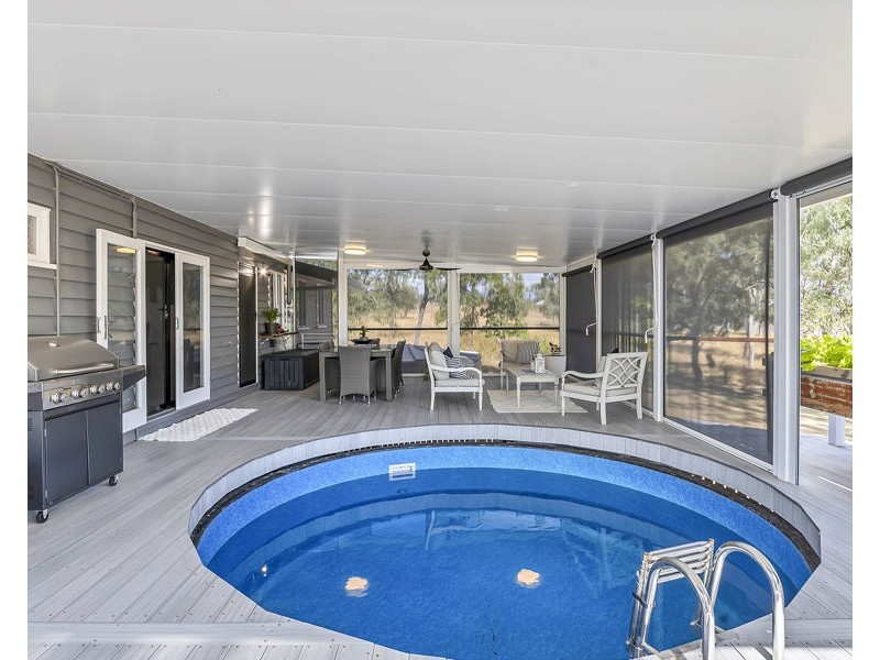 360 Carneys Creek Road, Croftby QLD 4310