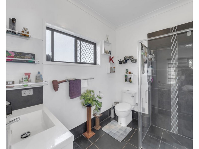 6 Blackdown Street, Harristown QLD 4350