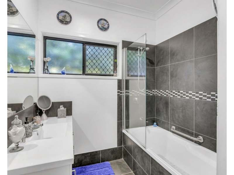 6 Blackdown Street, Harristown QLD 4350