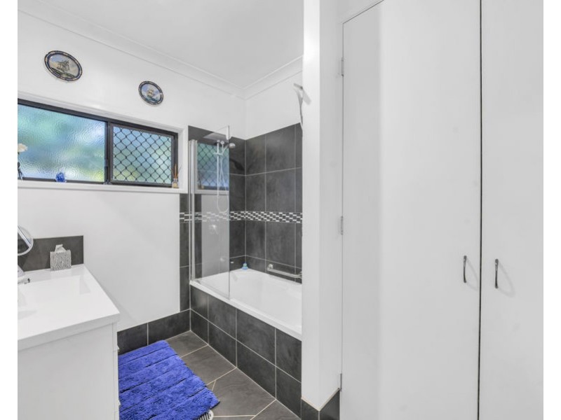 6 Blackdown Street, Harristown QLD 4350