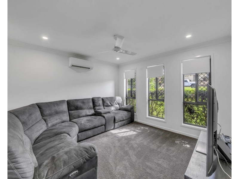 100 Equestrian Drive, Yamanto QLD 4305