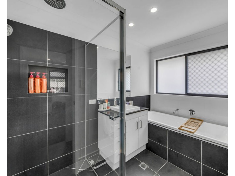 100 Equestrian Drive, Yamanto QLD 4305