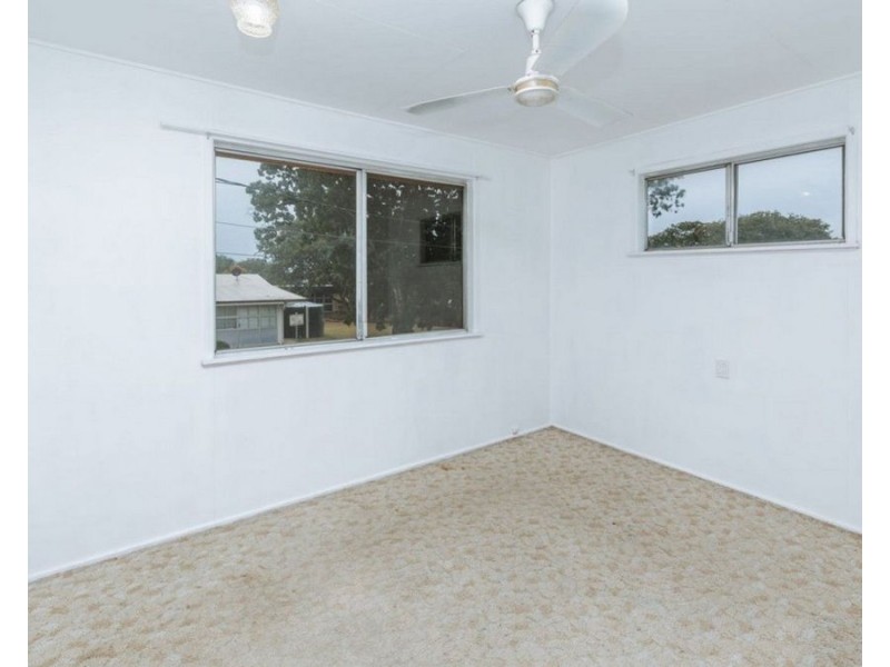 1b Rowena Street, Churchill QLD 4305