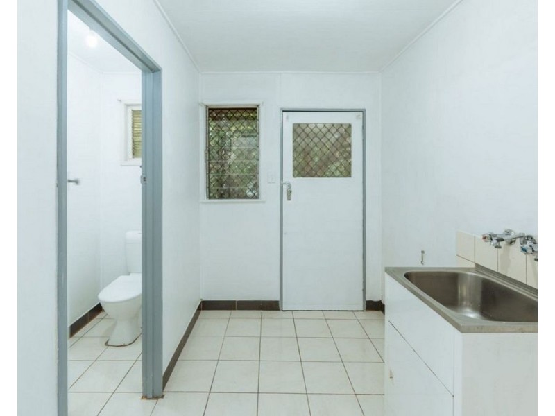 1b Rowena Street, Churchill QLD 4305