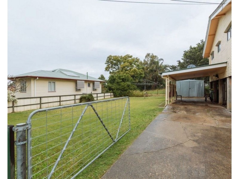 1b Rowena Street, Churchill QLD 4305