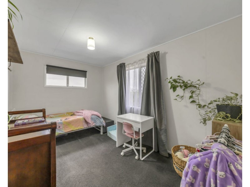 4 Owen Street, Raceview QLD 4305
