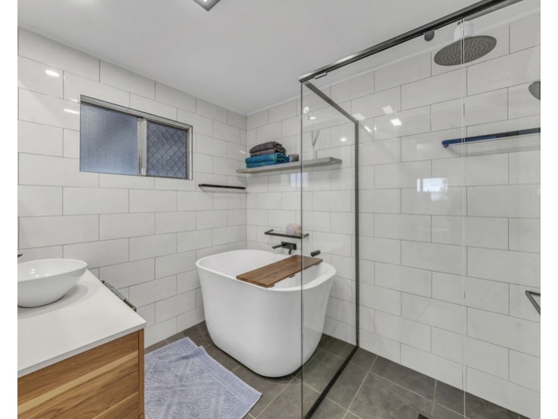 4 Owen Street, Raceview QLD 4305