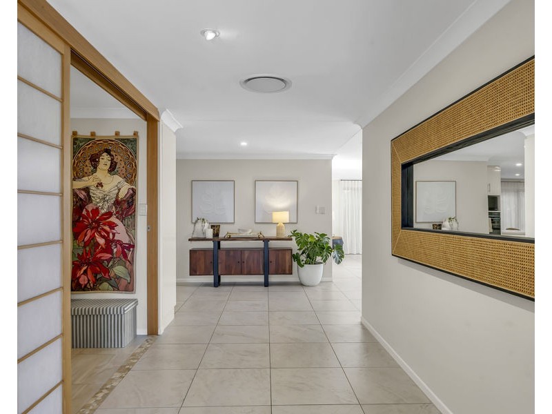 9 Walnut Close, Yamanto QLD 4305