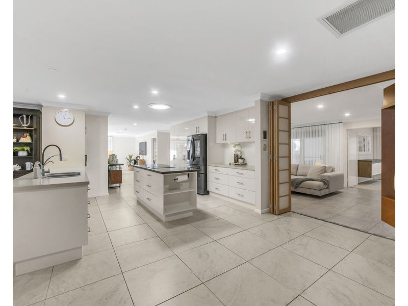 9 Walnut Close, Yamanto QLD 4305