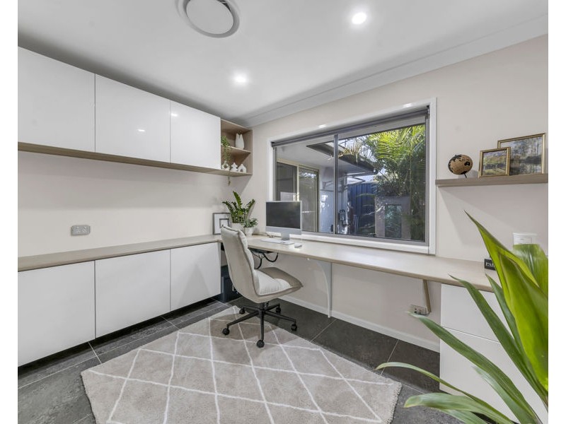 9 Walnut Close, Yamanto QLD 4305