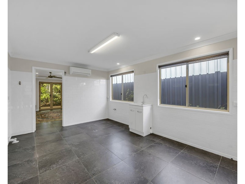 9 Walnut Close, Yamanto QLD 4305