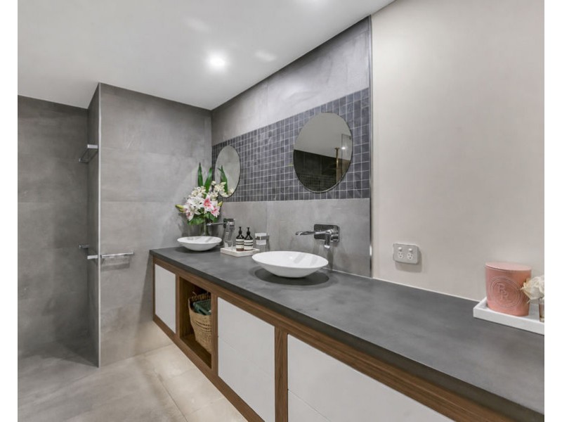 9 Walnut Close, Yamanto QLD 4305
