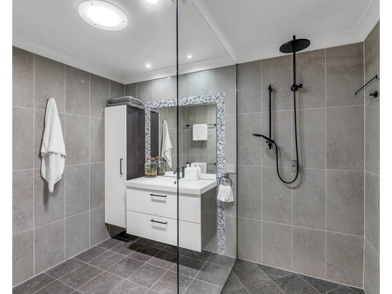 9 Walnut Close, Yamanto QLD 4305