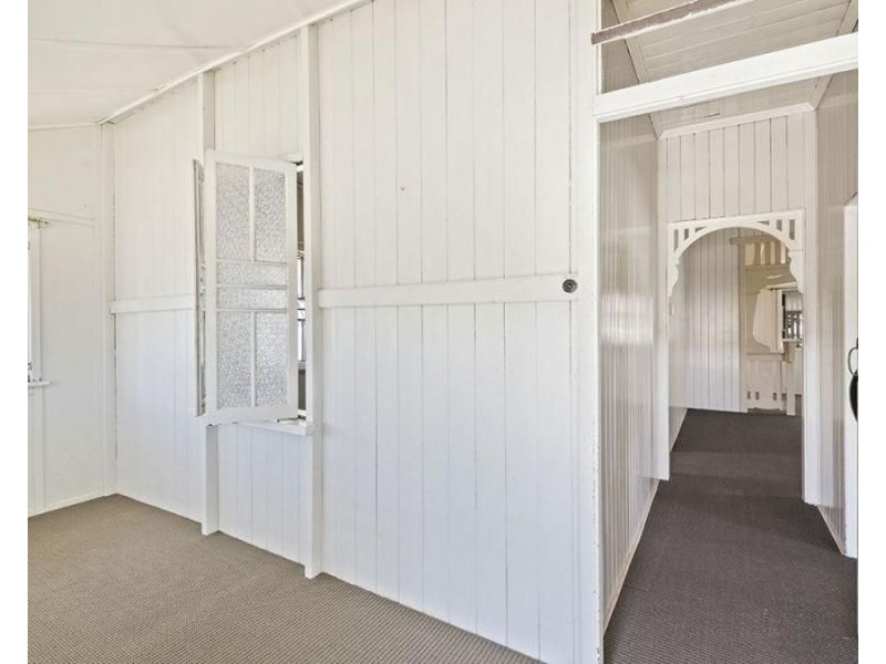 20 Cole Street, Booval QLD 4304