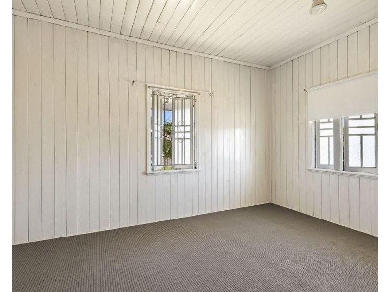 20 Cole Street, Booval QLD 4304