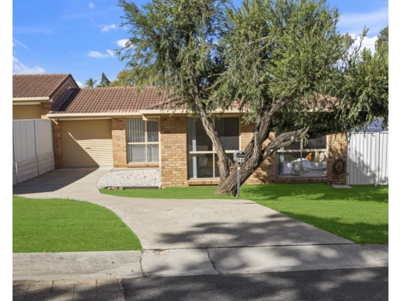 2/9 McDougall Close, Silkstone QLD 4304