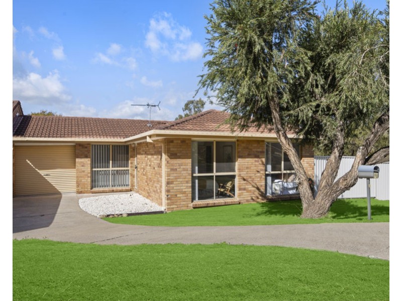 2/9 McDougall Close, Silkstone QLD 4304