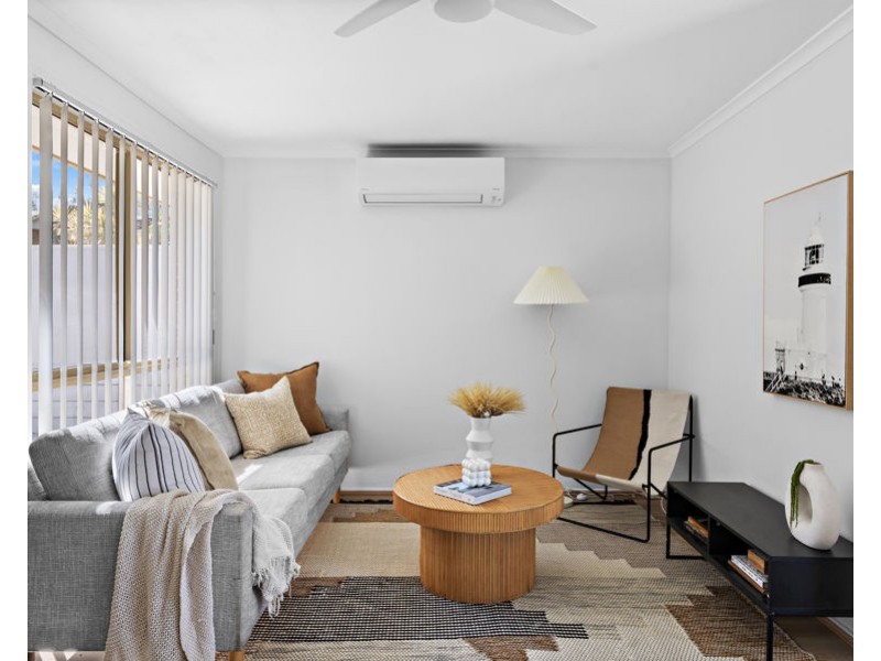 2/9 McDougall Close, Silkstone QLD 4304
