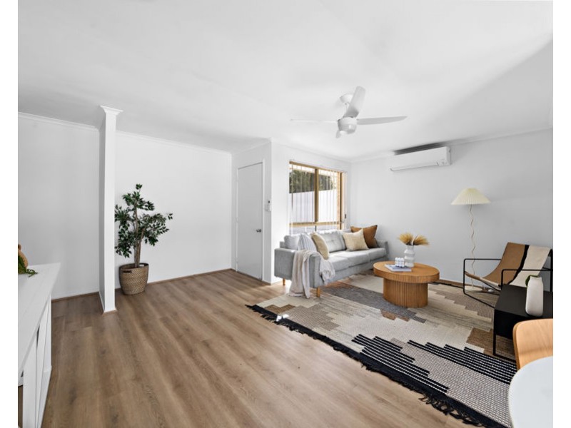 2/9 McDougall Close, Silkstone QLD 4304