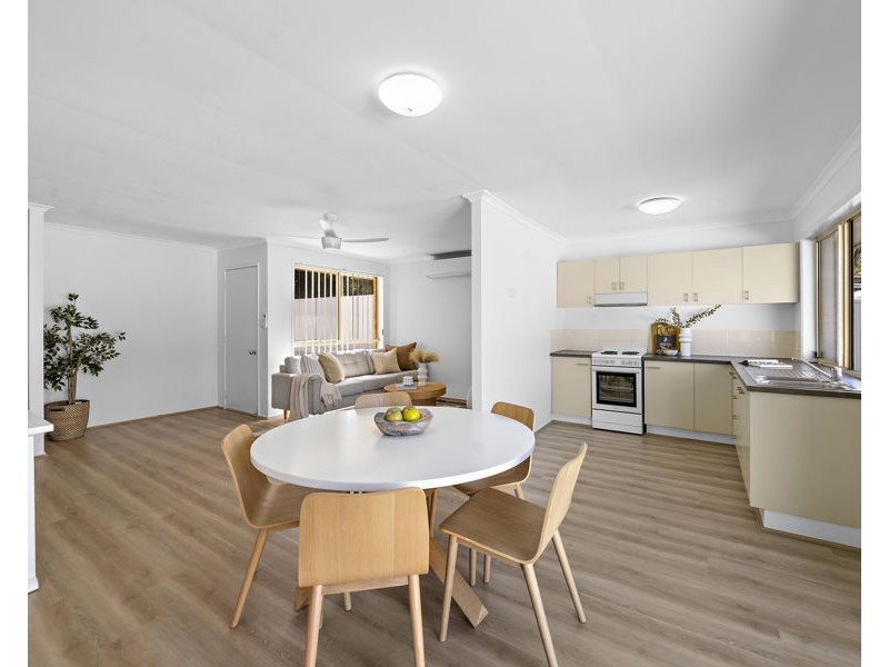 2/9 McDougall Close, Silkstone QLD 4304