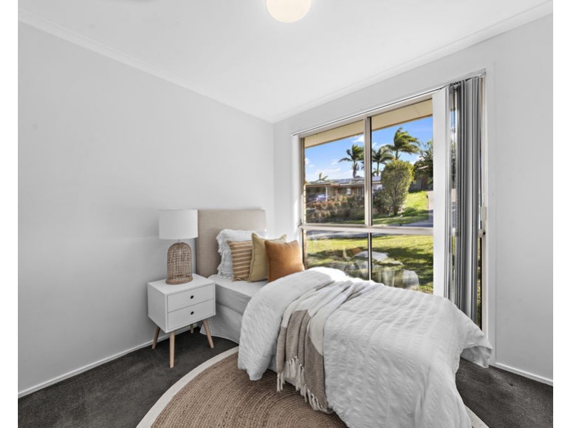 2/9 McDougall Close, Silkstone QLD 4304