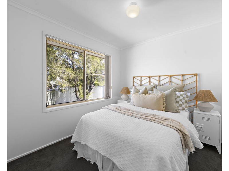 2/9 McDougall Close, Silkstone QLD 4304