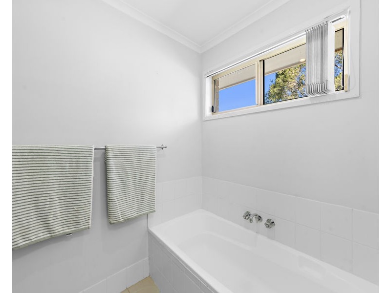 2/9 McDougall Close, Silkstone QLD 4304