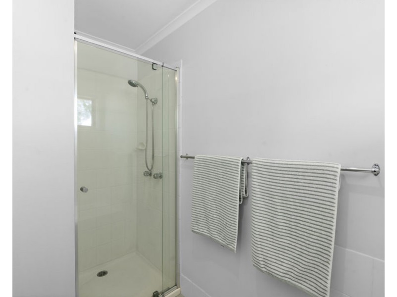2/9 McDougall Close, Silkstone QLD 4304