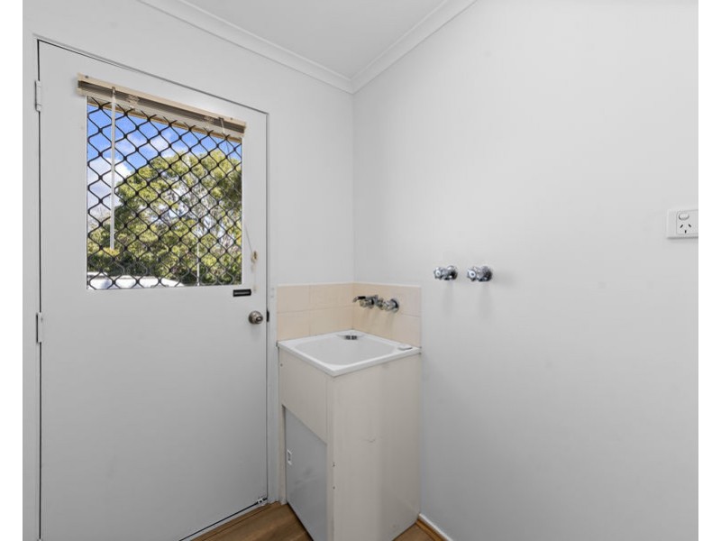 2/9 McDougall Close, Silkstone QLD 4304