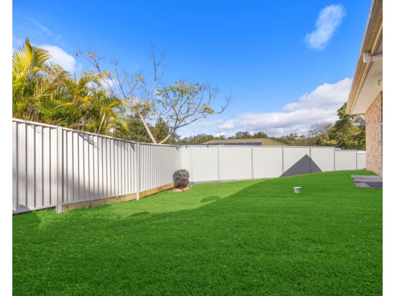 2/9 McDougall Close, Silkstone QLD 4304