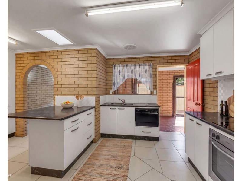 33 Logan Street, North Booval QLD 4304