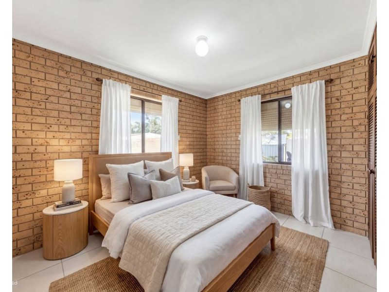 33 Logan Street, North Booval QLD 4304