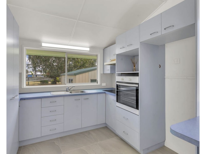 16 Cairns Road, Ebbw Vale QLD 4304