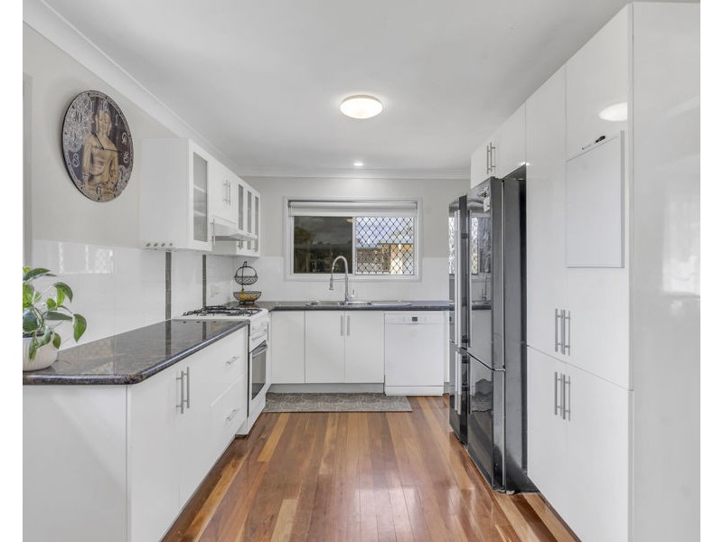 10 Bryant Court, Silkstone QLD 4304