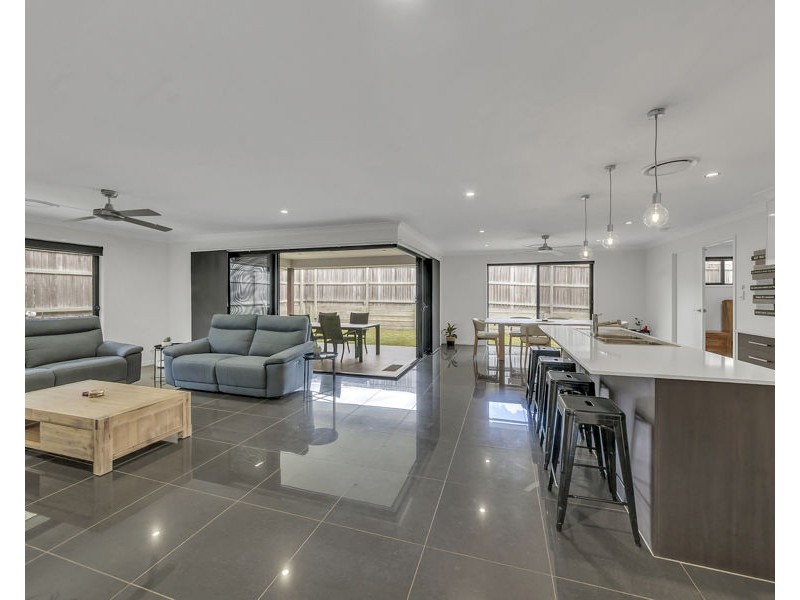 8 Cowie Street, Deebing Heights QLD 4306
